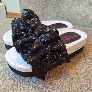 NWOT Fornarina Milano Womens Ruffle Sequin Platform Slide. Size 37